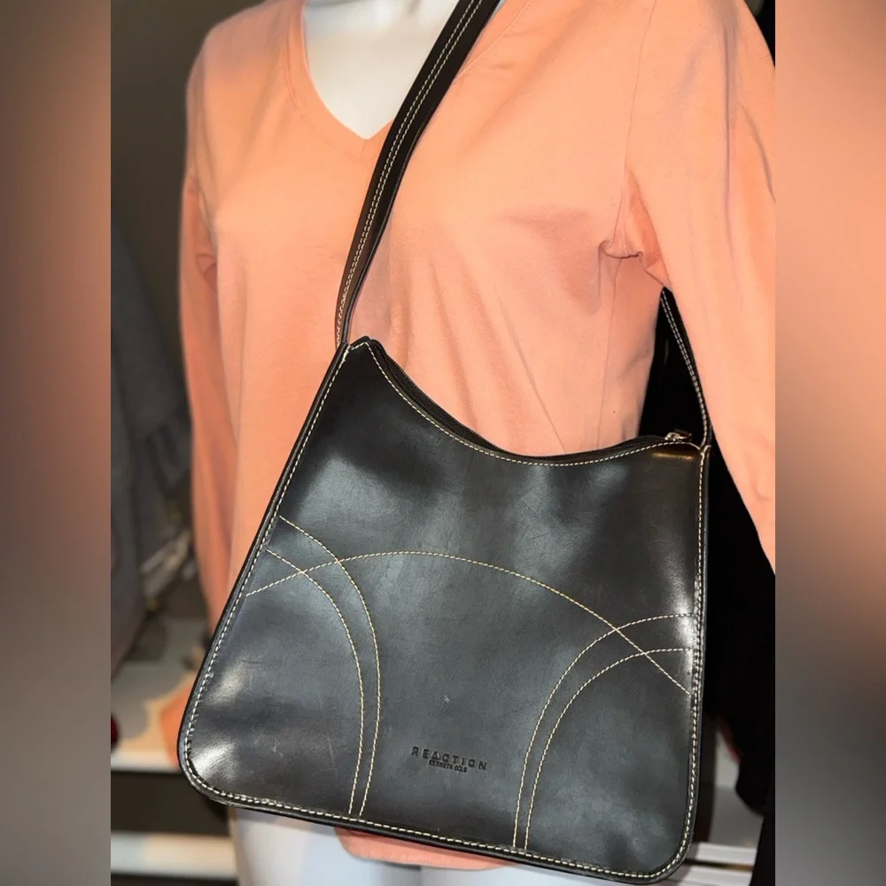Kenneth Cole Reaction black leather shoulder bag - Picture 1 of 9